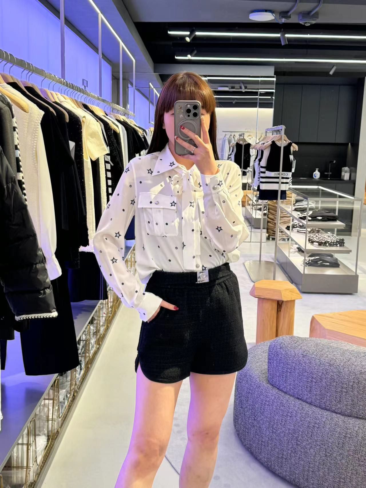 Sơ mi lụa, hoạ tiết sao