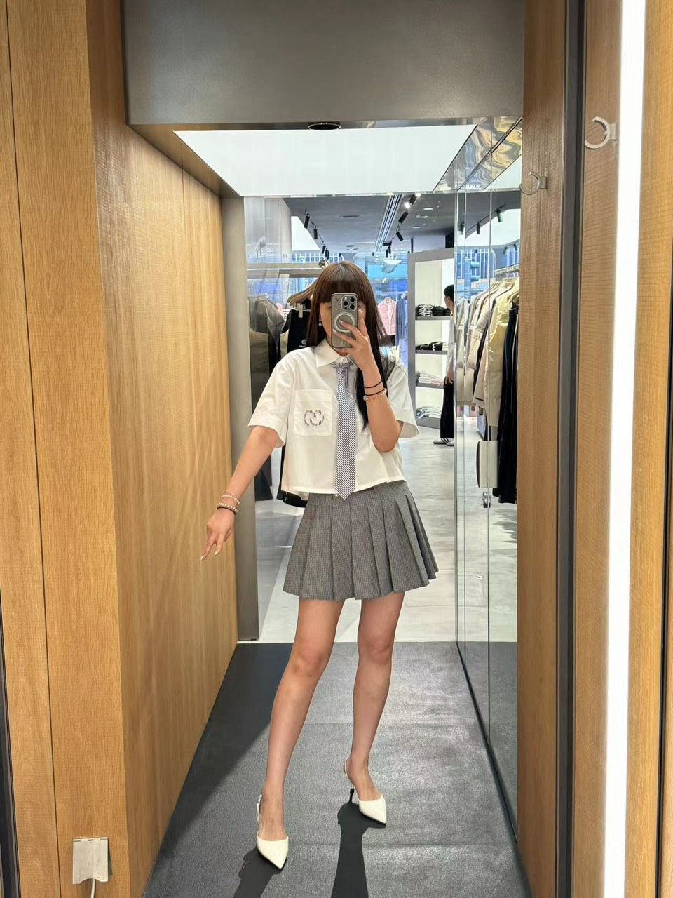 Sơ mi cà vạt kẻ xanh - dáng crop top