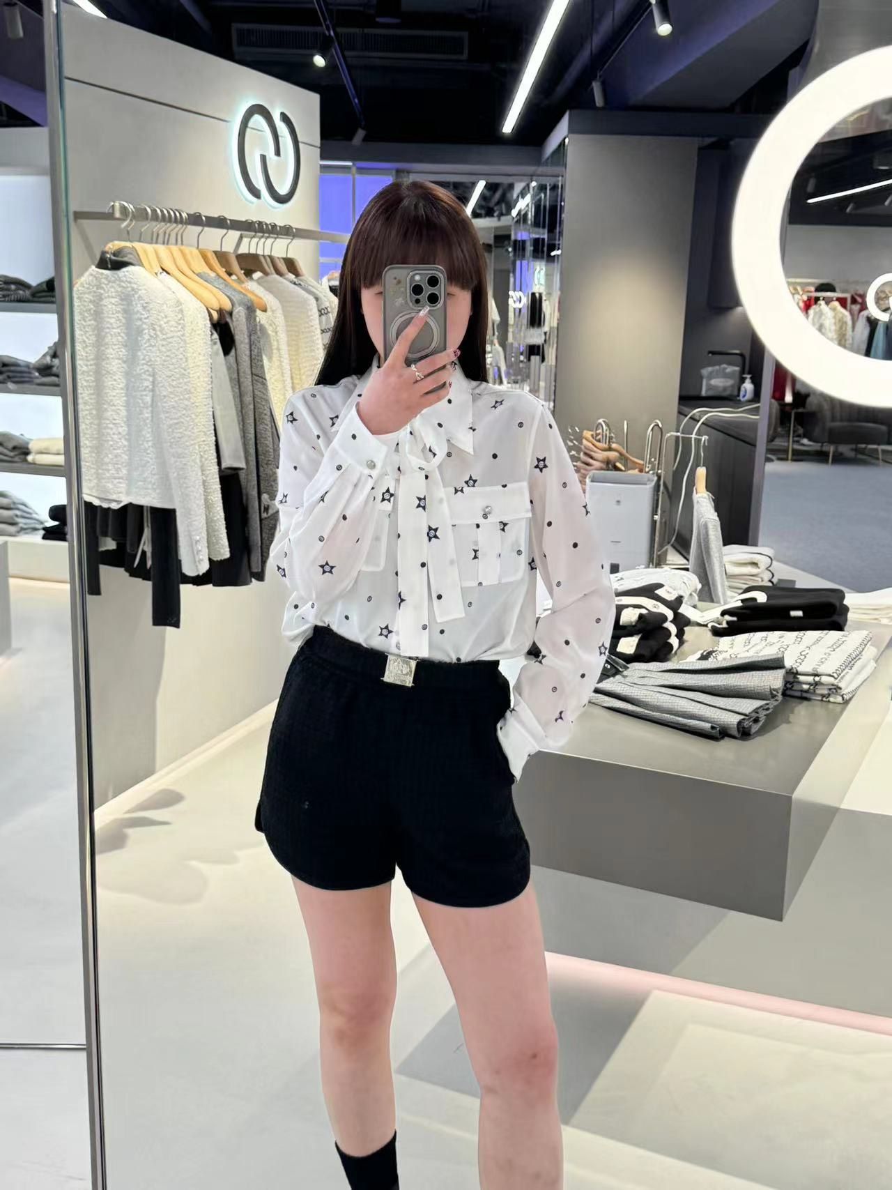 Sơ mi lụa, hoạ tiết sao