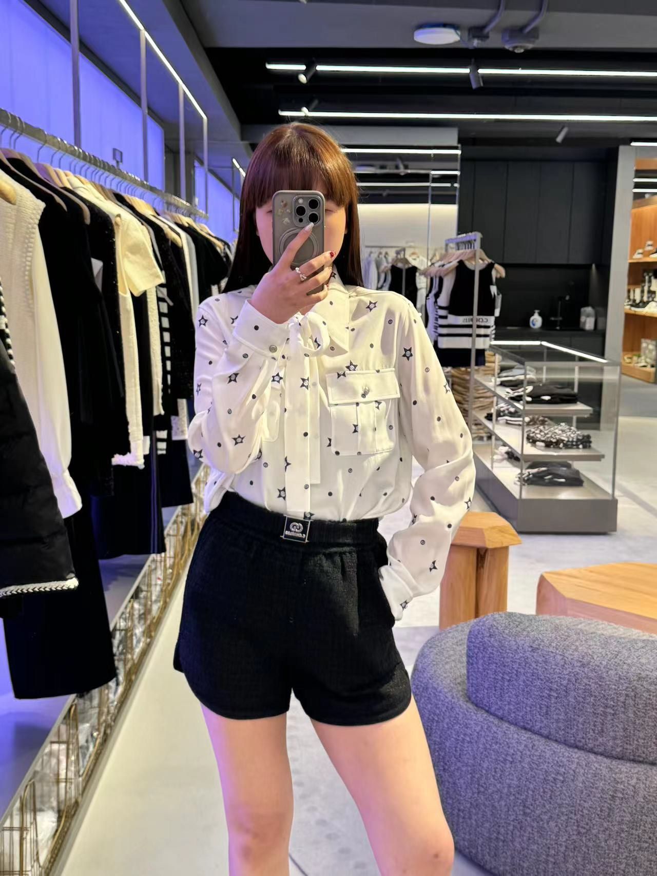 Sơ mi lụa, hoạ tiết sao