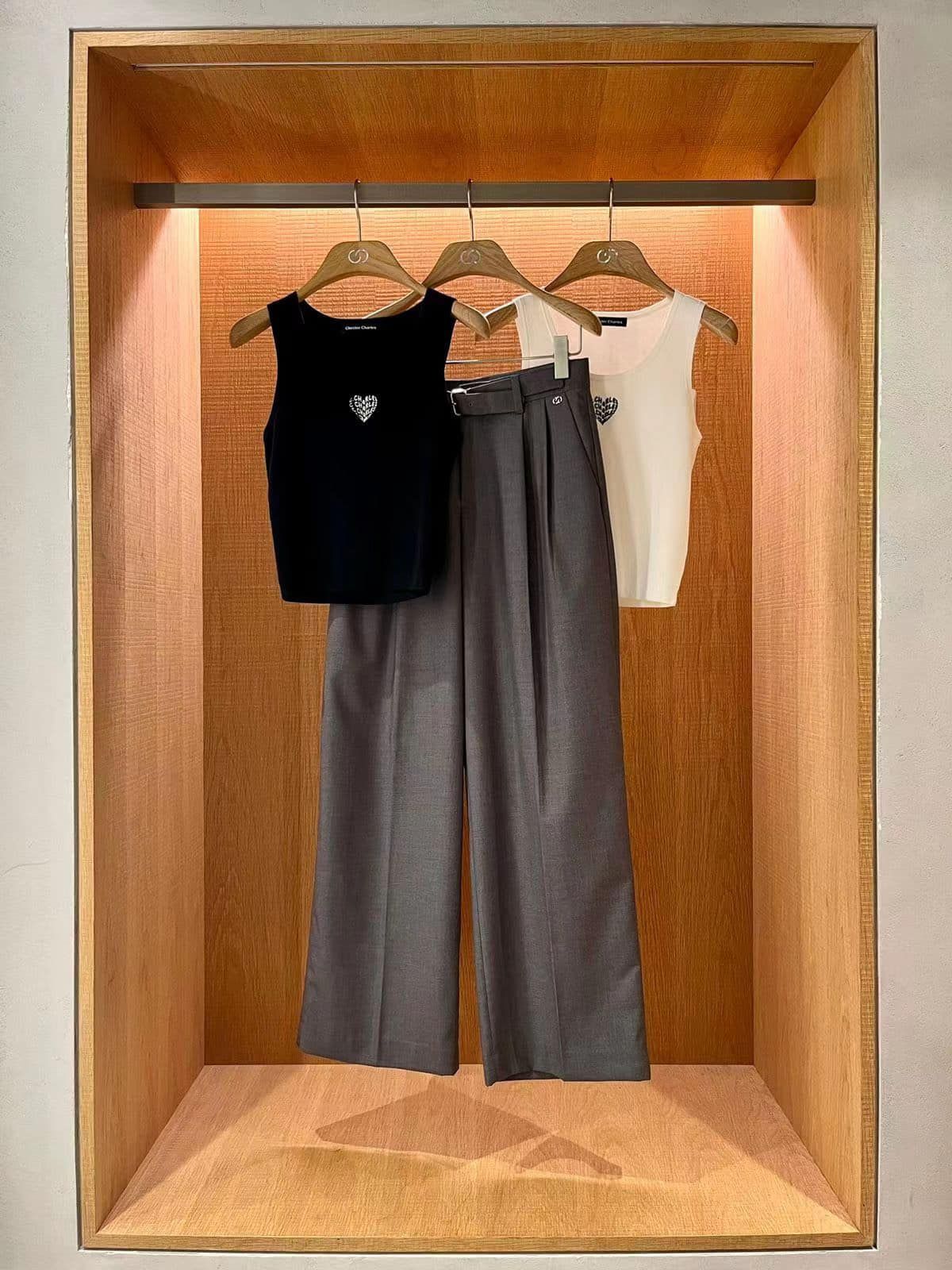 Áo tank top đen tim ngực