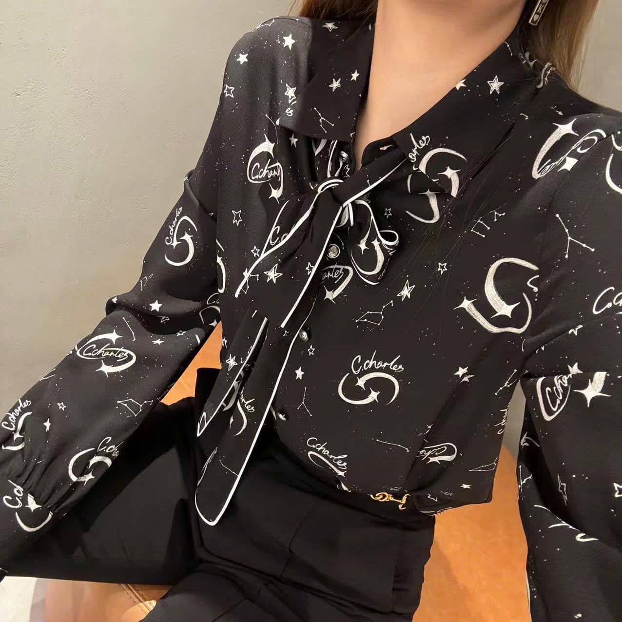 Sơ mi đen hoạ tiết