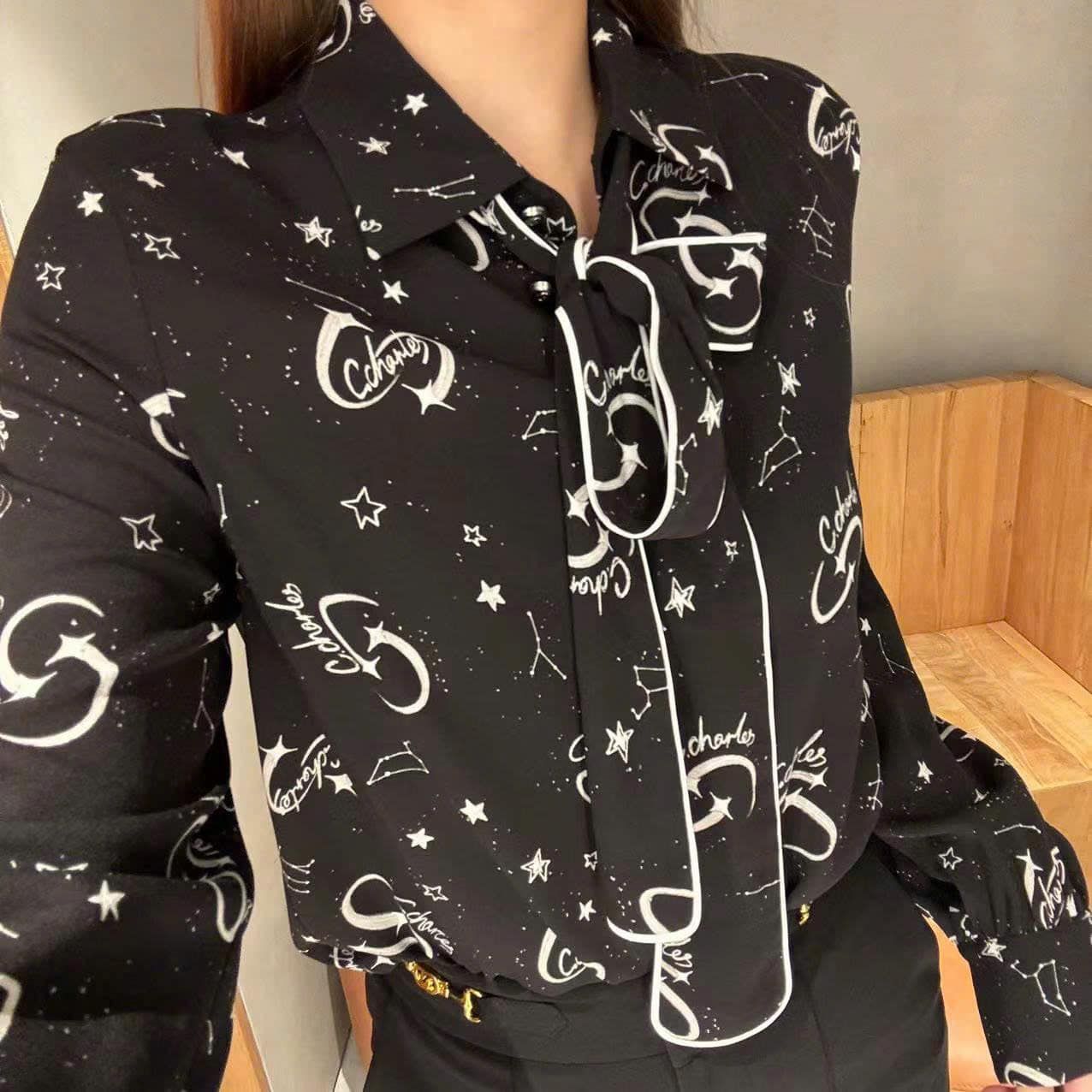 Sơ mi đen hoạ tiết
