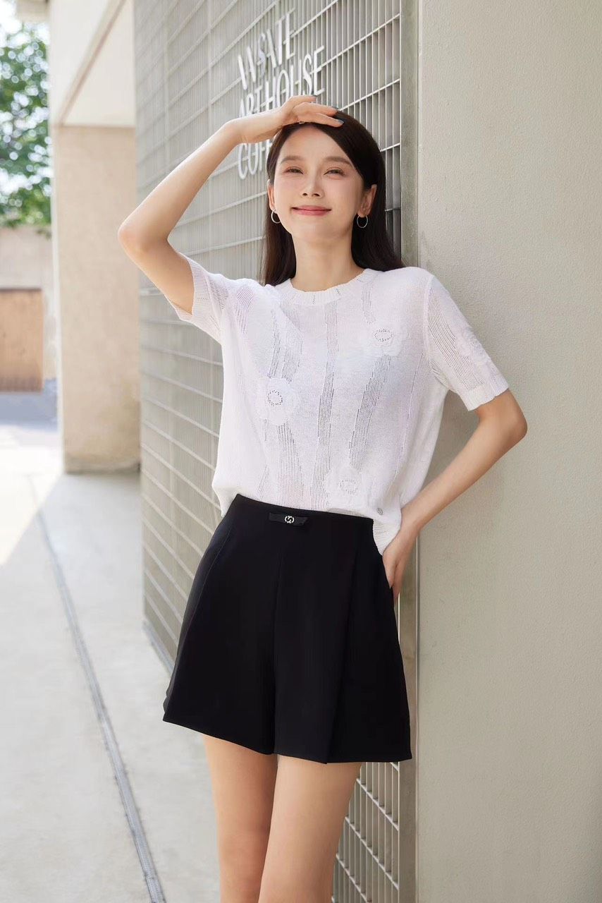 Áo lưới trắng- hoa trà