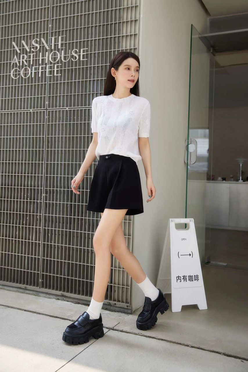 Áo lưới trắng- hoa trà