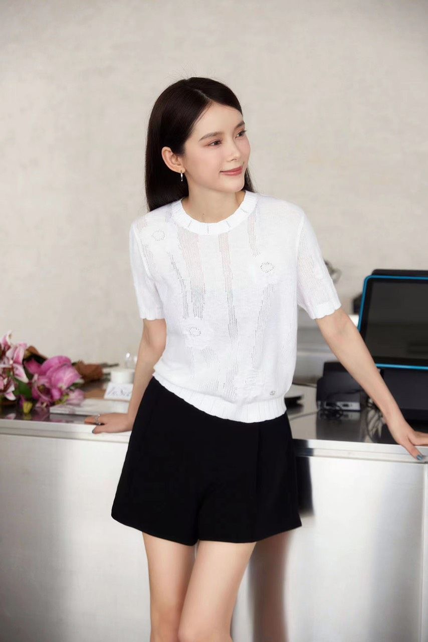 Áo lưới trắng- hoa trà