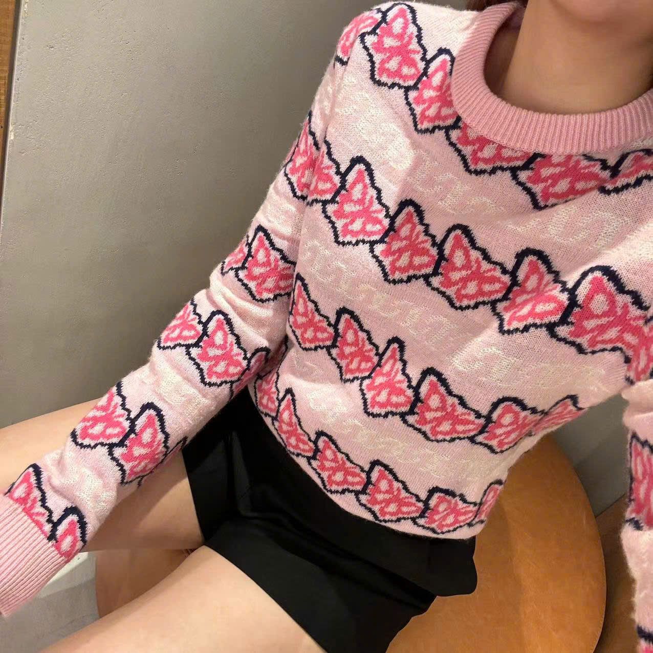 Áo len hồng bướm