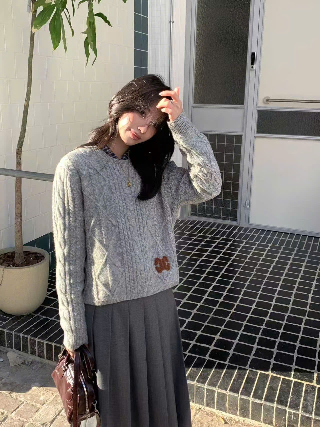 Áo len dài tay ghi xám - ô Trám