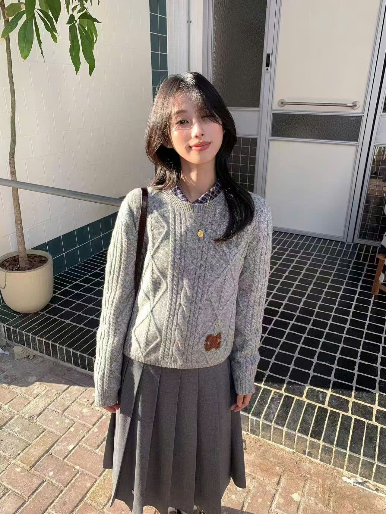 Áo len dài tay ghi xám - ô Trám