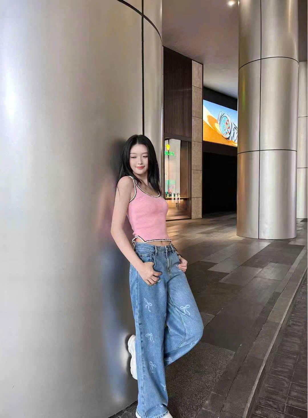 Tank top hồng - viền đen