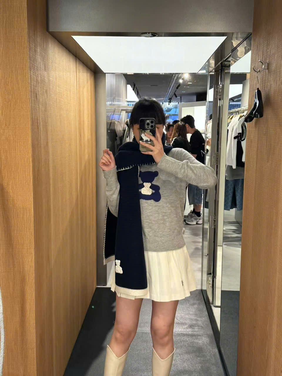 Áo len cashmere xám hình gấu