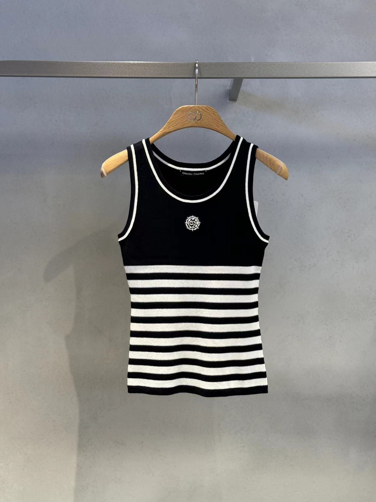 Tanktop kẻ - logo vô lăng tàu thuỷ