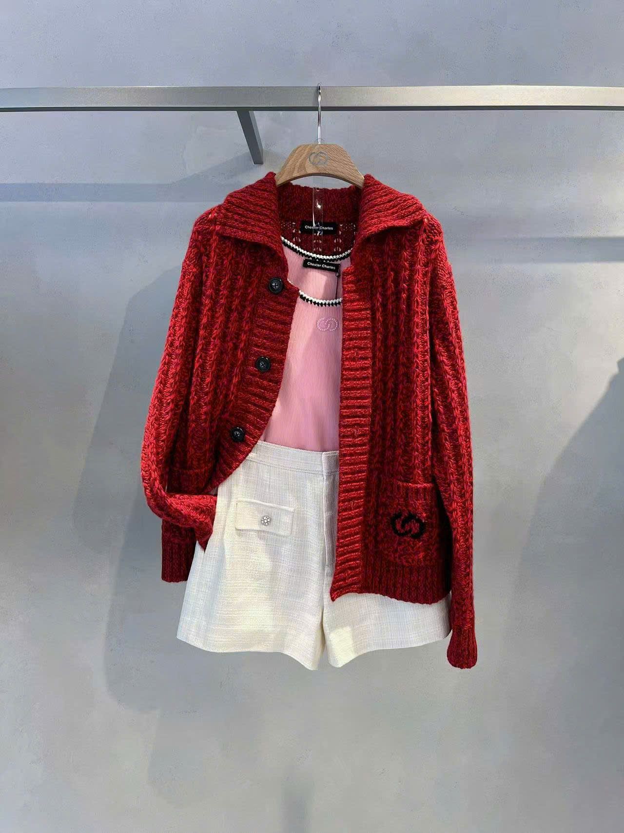 CDG đỏ, cổ bẻ, 2 túi logo