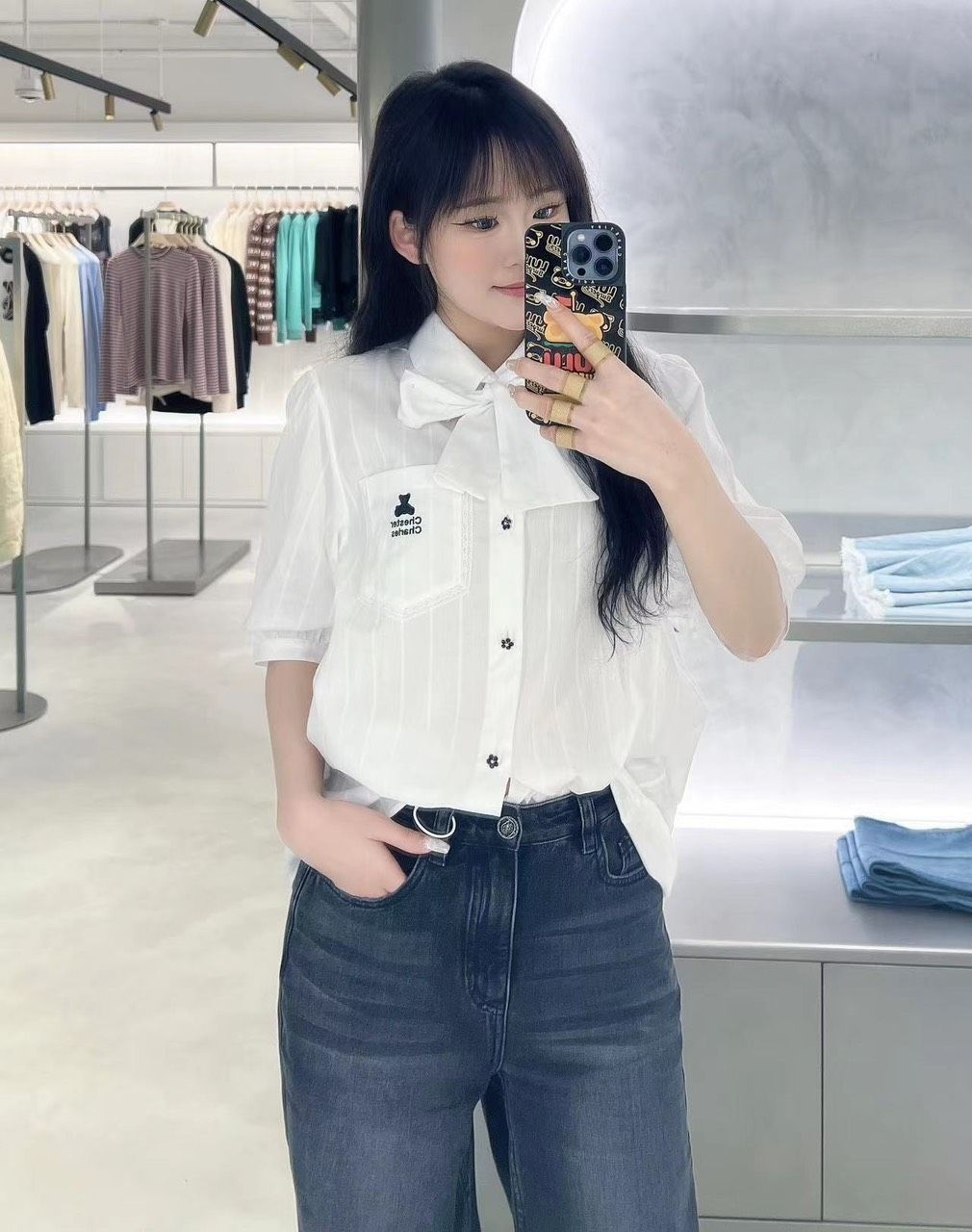 Sơ mi trắng ngắn tay - gấu nhỏ túi ngực
