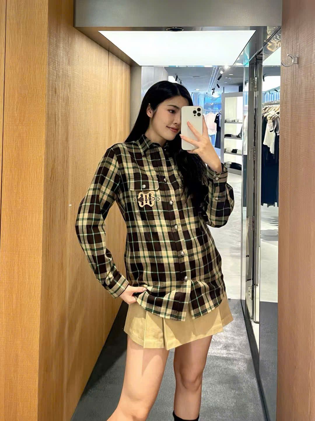 Áo sơmi kẻ caro vàng đen logo CC lồng