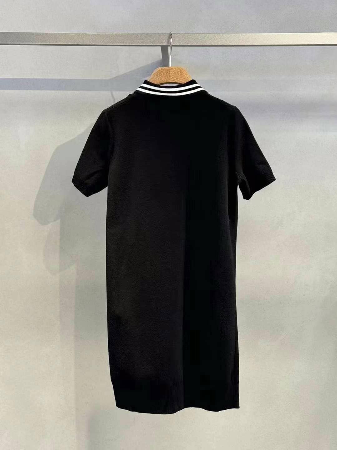 Váy suông cổ polo - 4 cúc bạc
