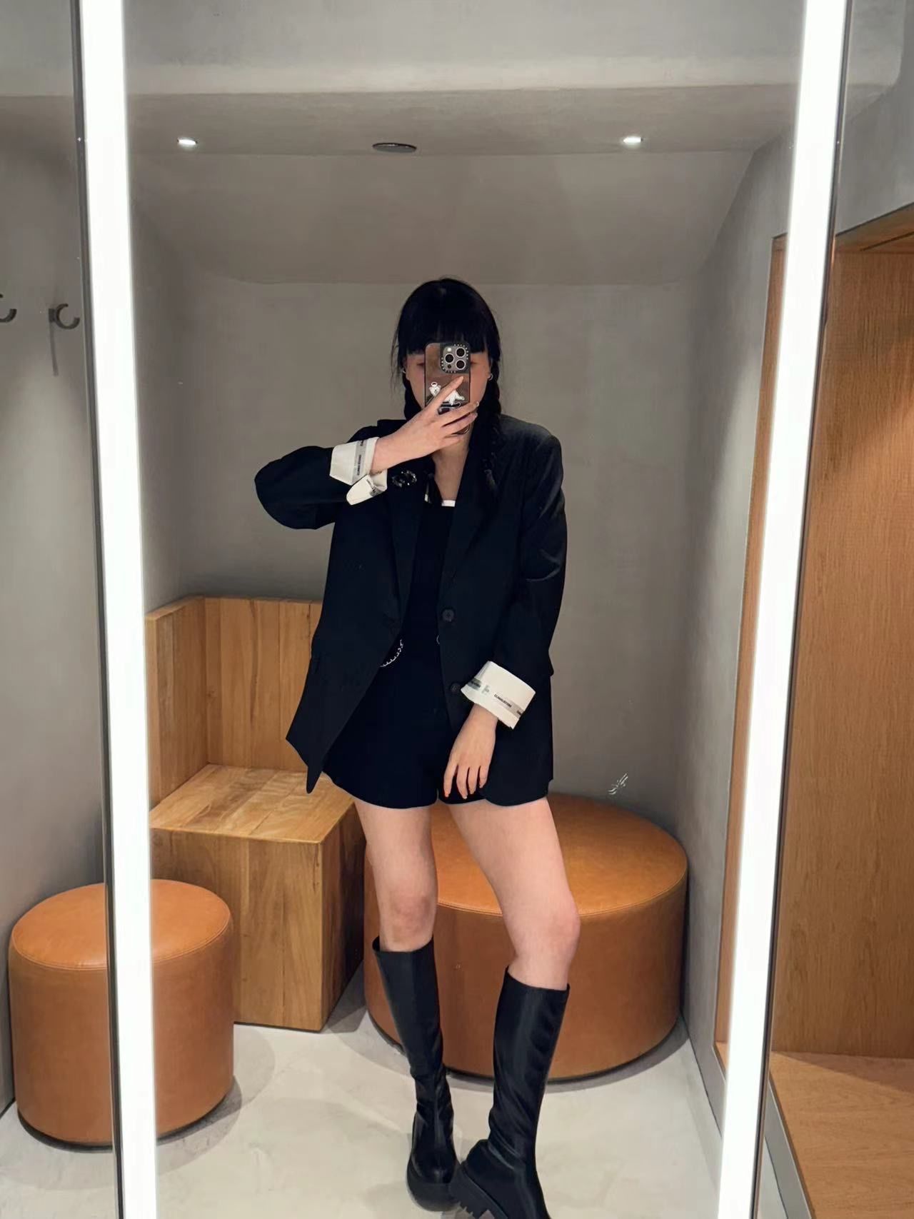 Áo Blazer viền cổ CC, tay lật
