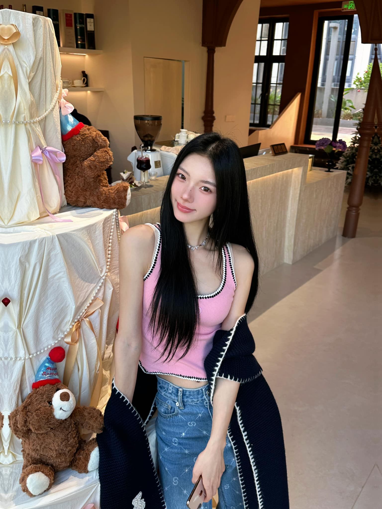 Tank top hồng - viền đen