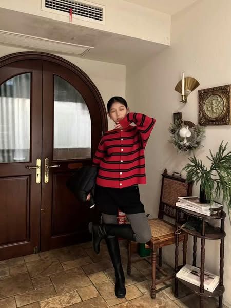 CDG đỏ kẻ ngang đen