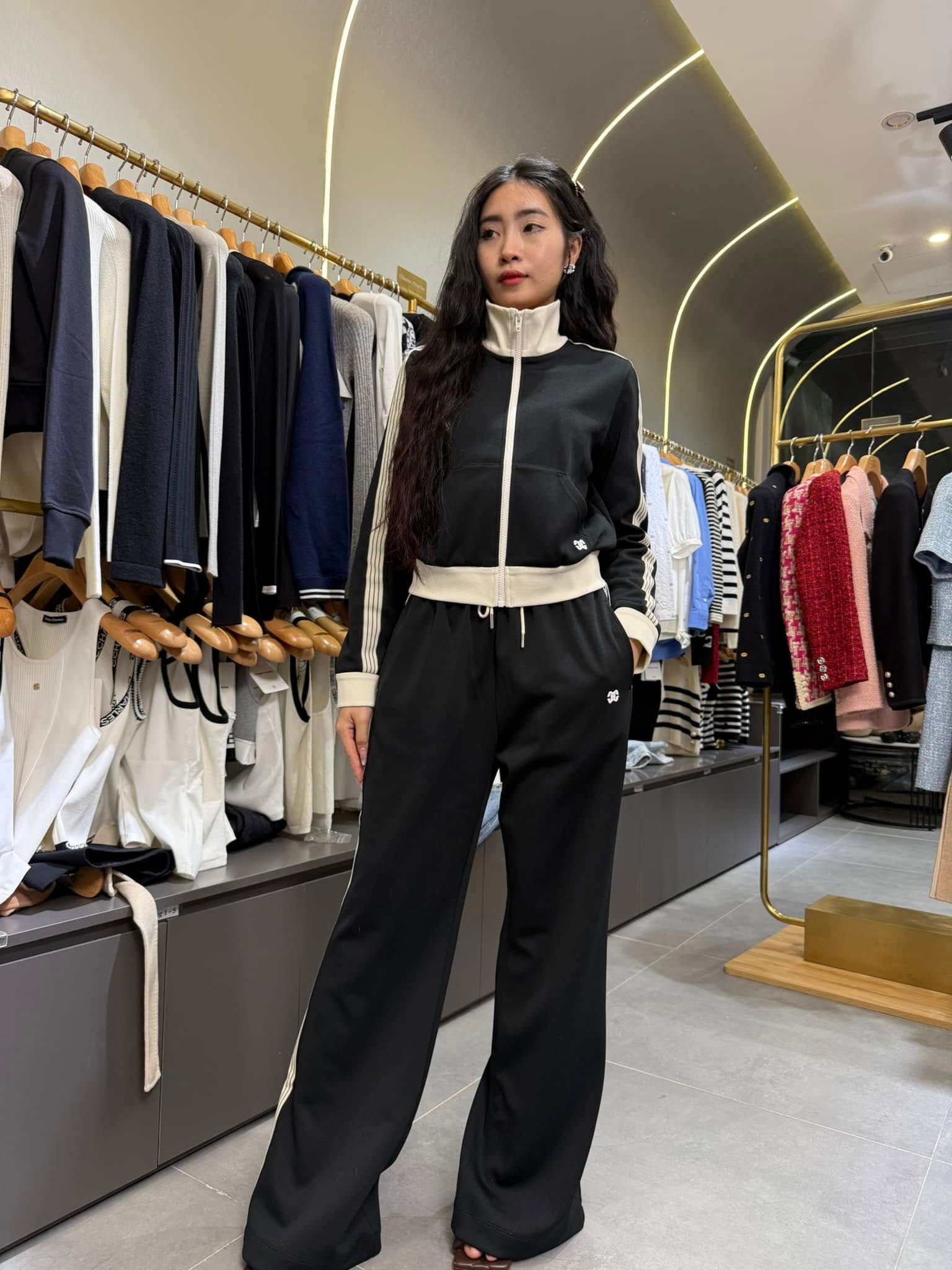 Quần nỉ đen sọc trắng