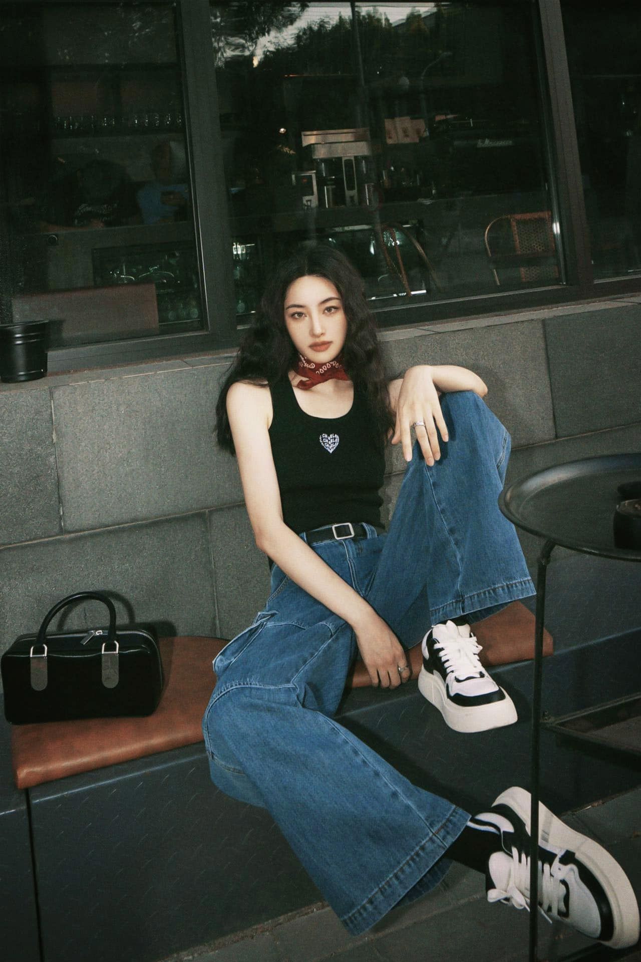Áo tank top đen tim ngực