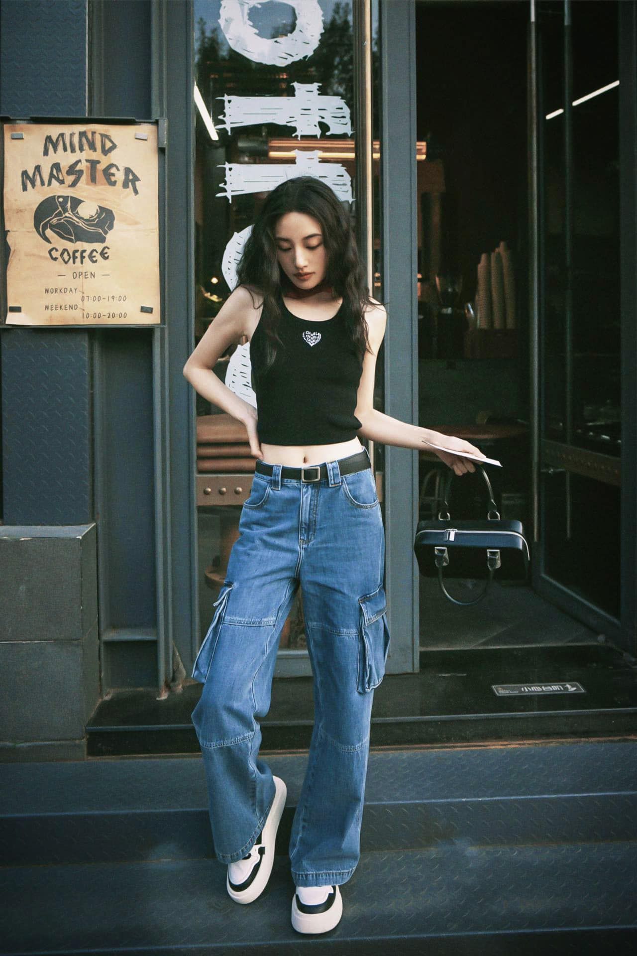 Áo tank top đen tim ngực