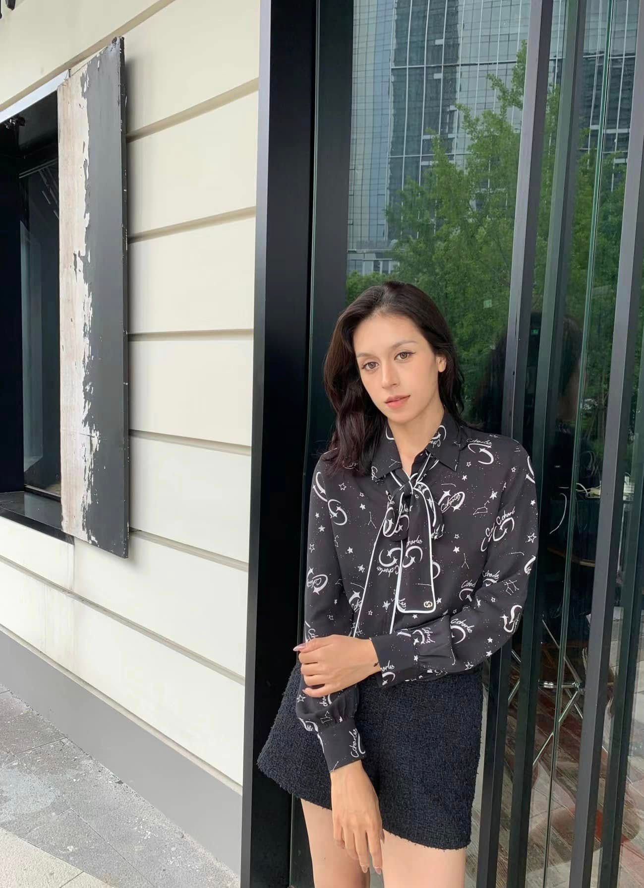 Sơ mi đen hoạ tiết