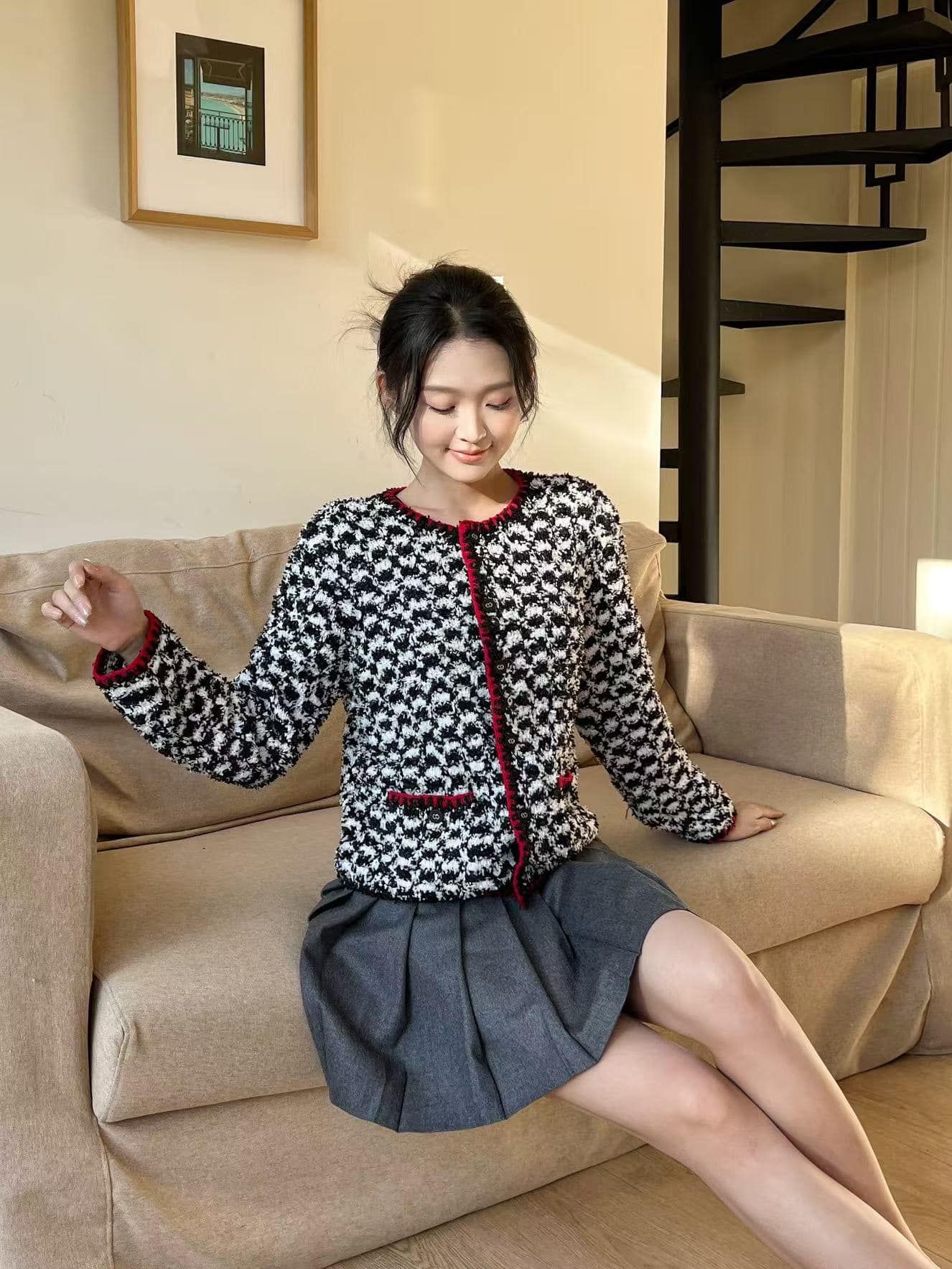 Áo tweed muối tiêu viền đỏ