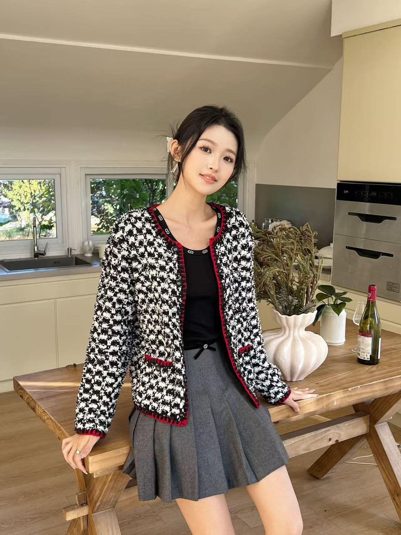 Áo tweed muối tiêu viền đỏ