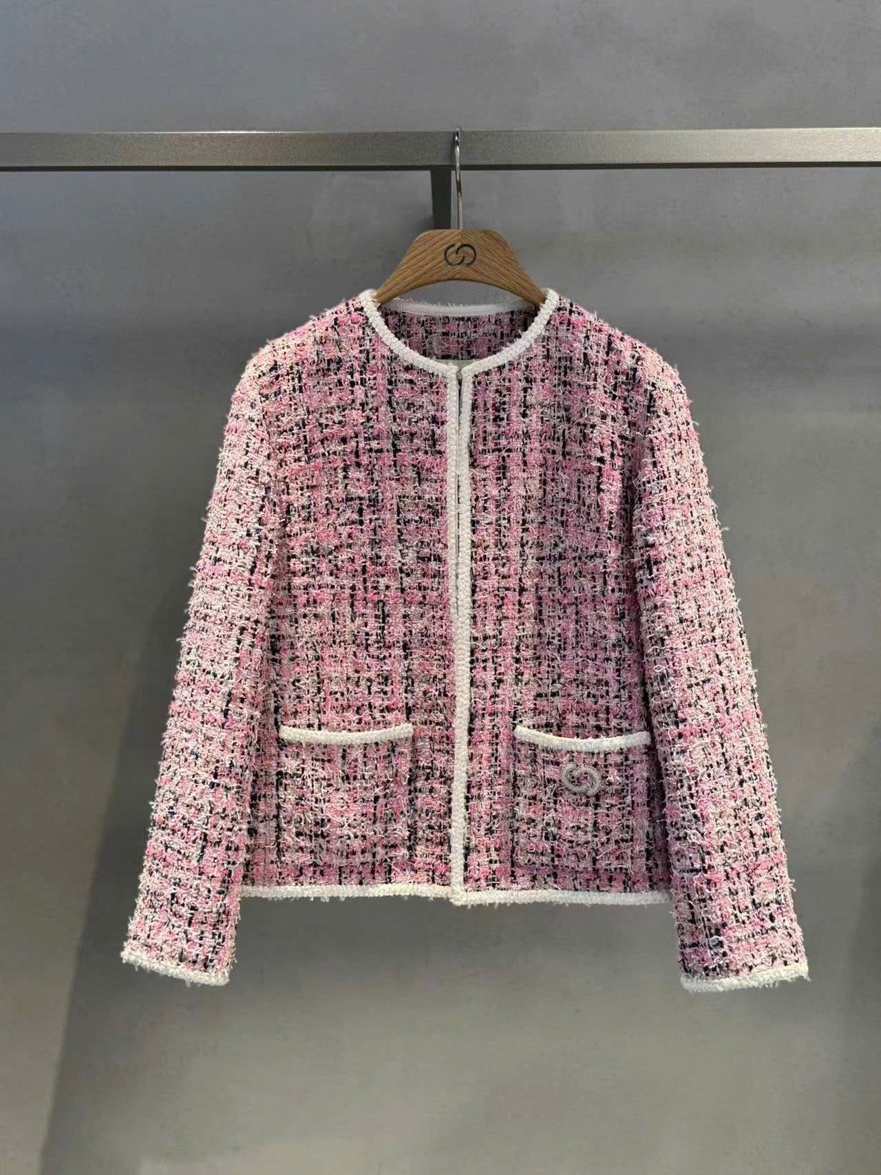 Áo dạ tweed hồng túi viền trắng