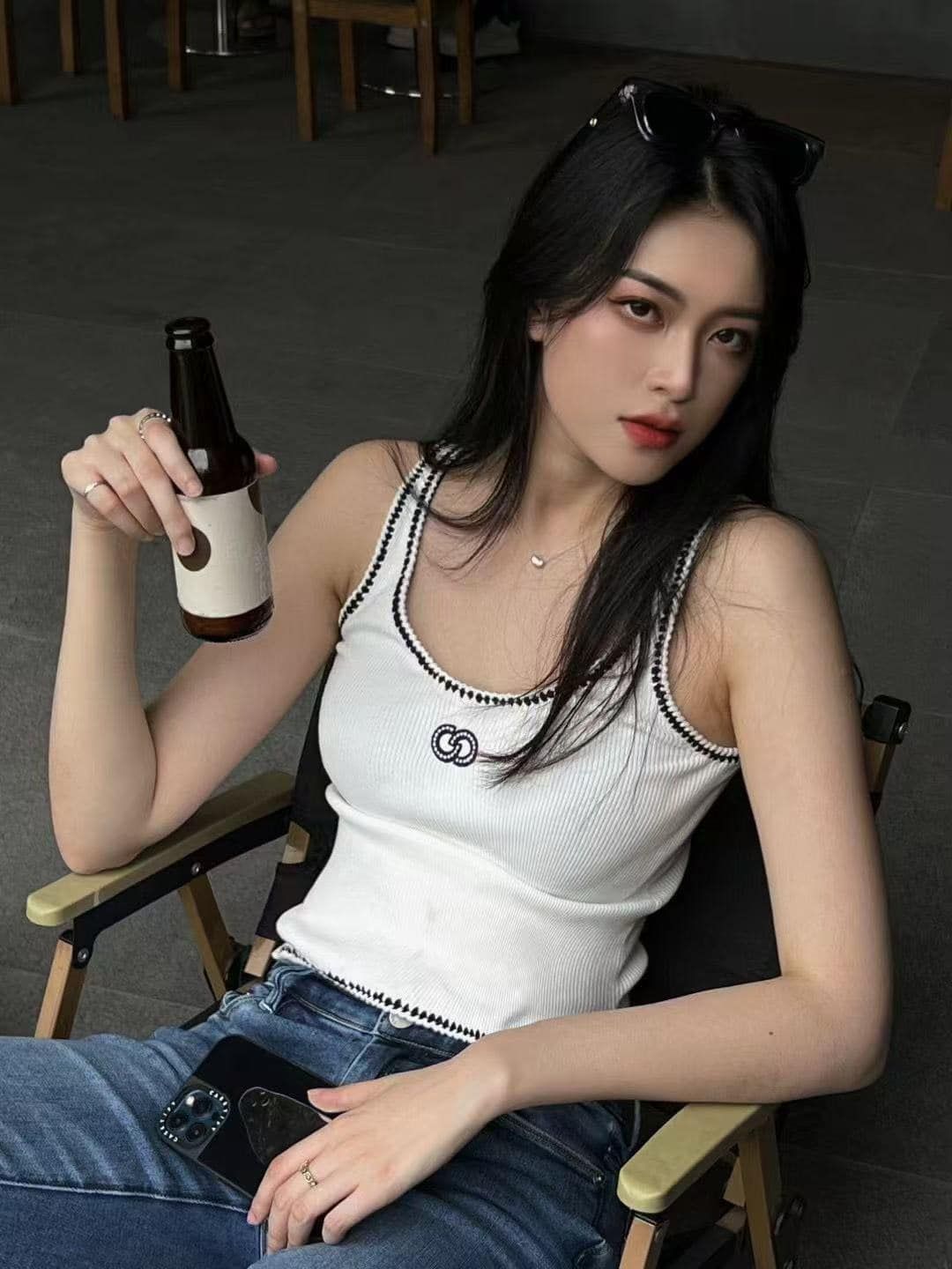Áo tank top trắng viền đen CC