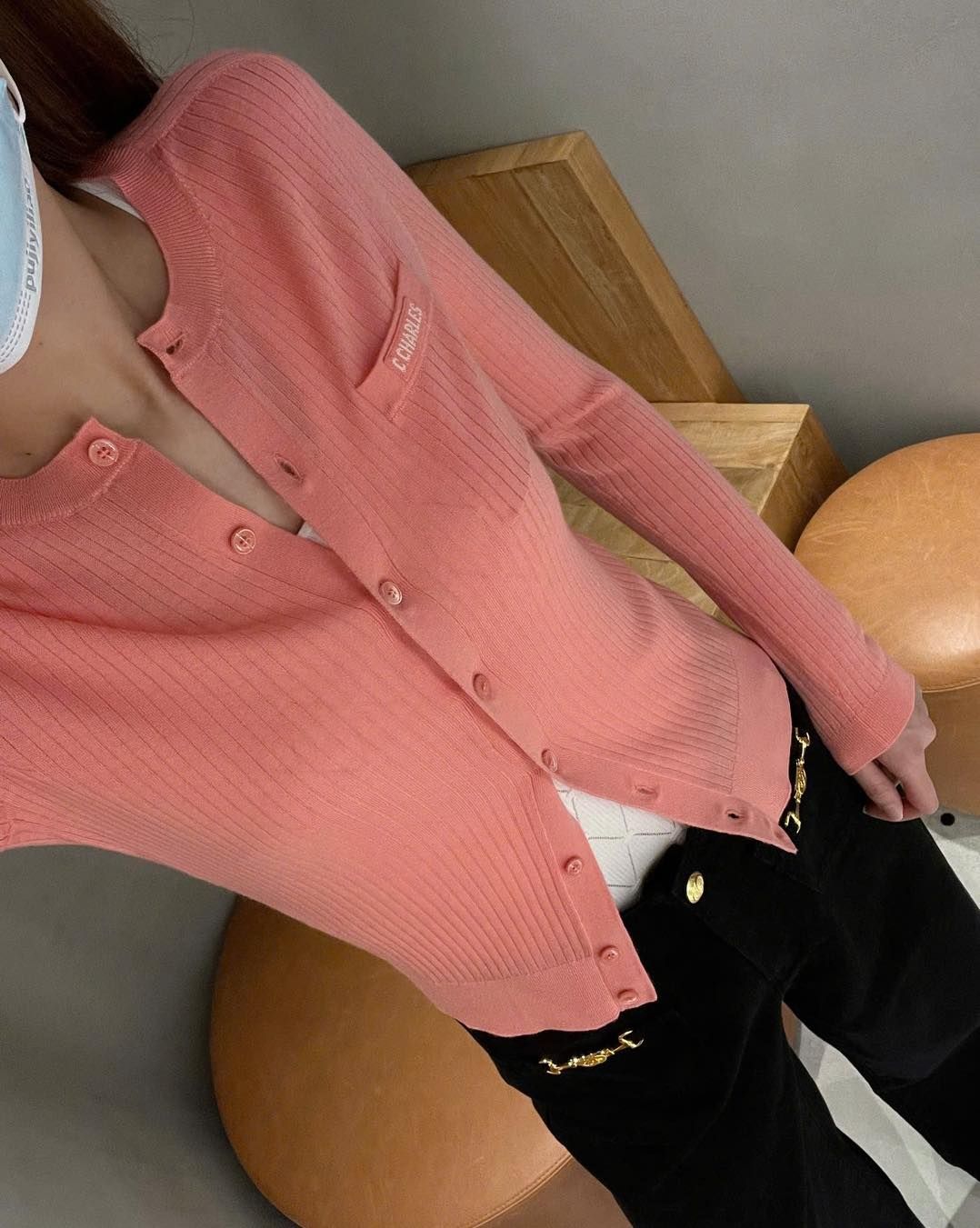 Áo CDG hồng đào - túi ngực chữ trắng