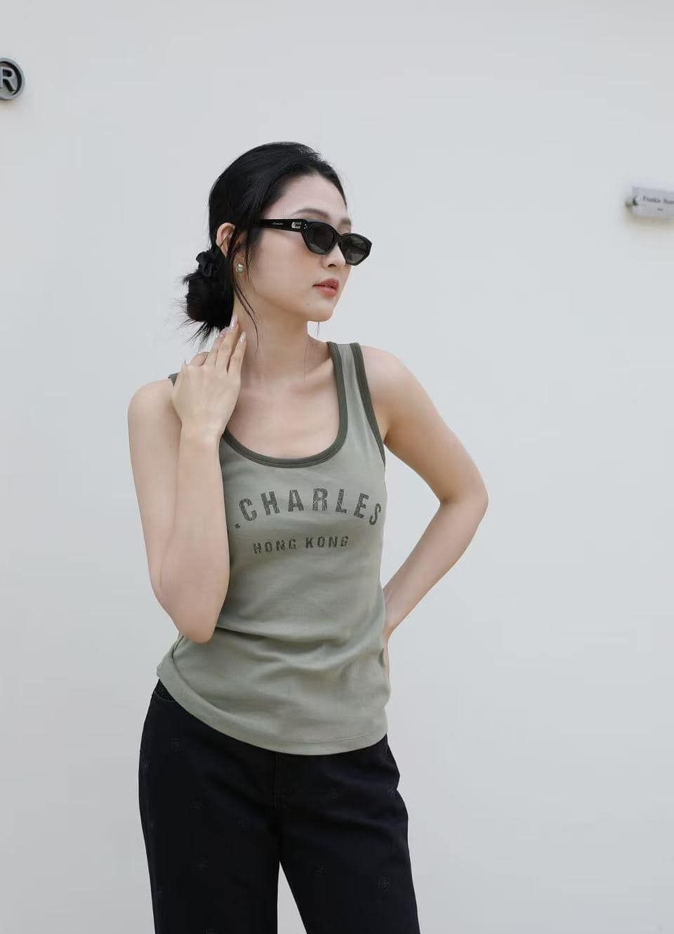 Áo tanktop xanh rêu- chữ Hongkong