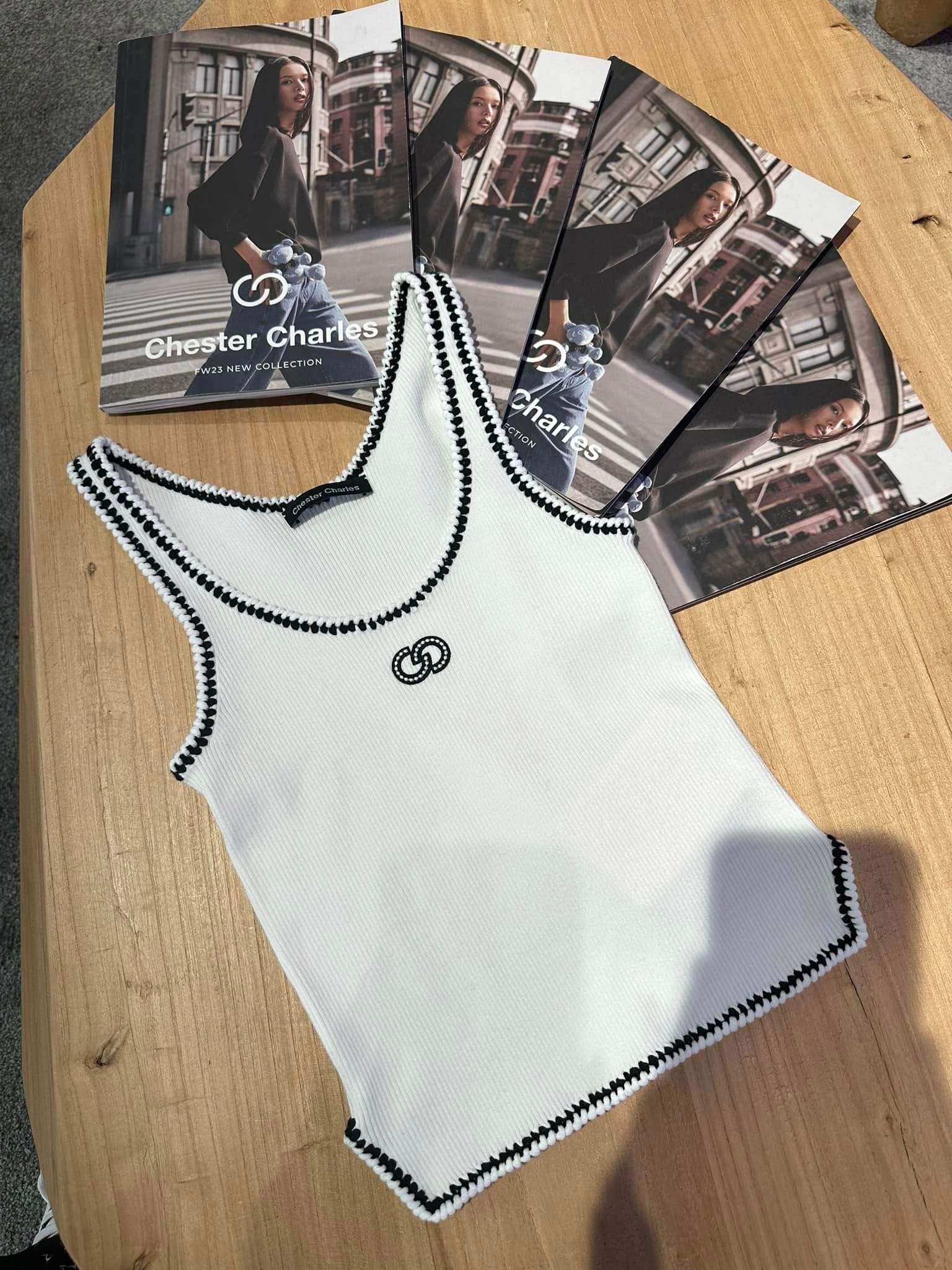 Áo tank top trắng viền đen CC