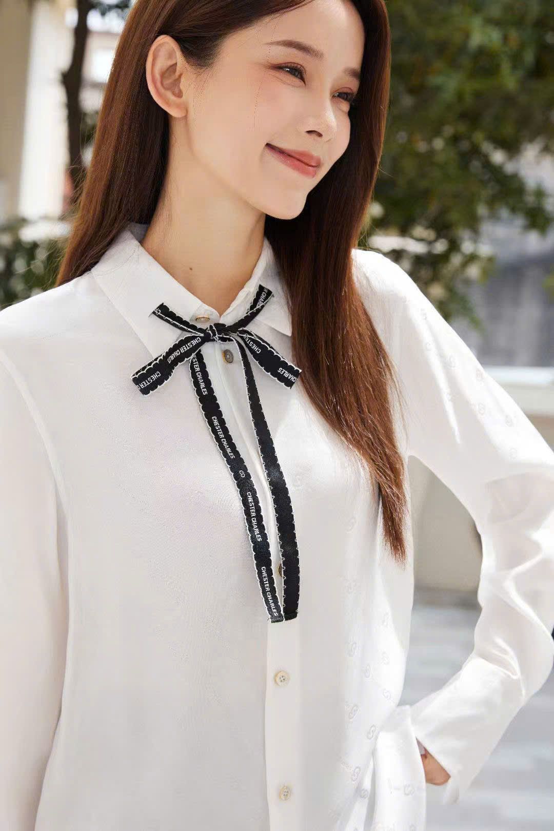 Sơ mi lụa trắng - nơ đen