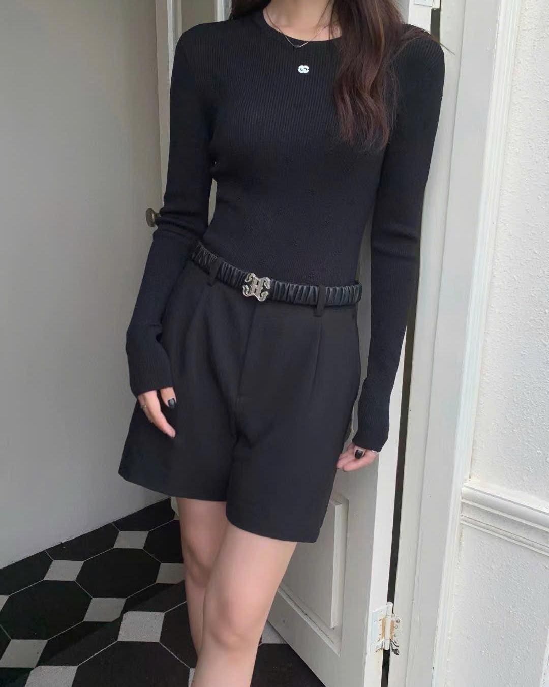 Quần sooc vải -belt kim loại nhỏ