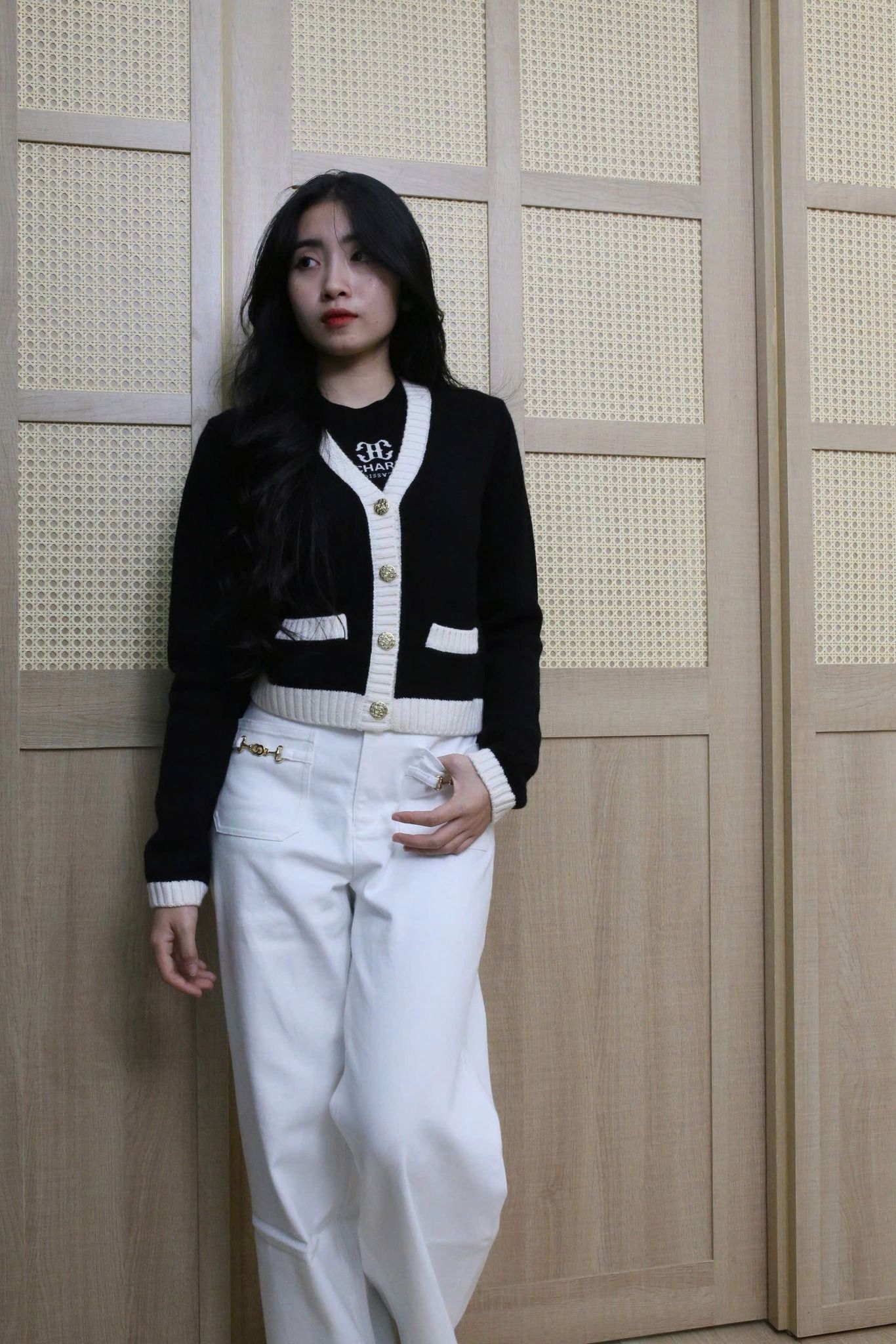 CDG đen viền trắng cổ tim