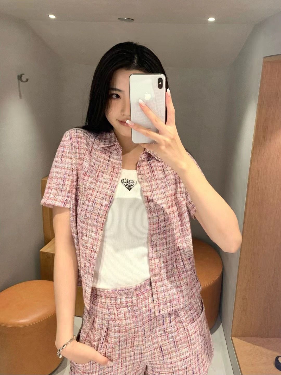 Áo tweed hồng ngắn tay - cổ V