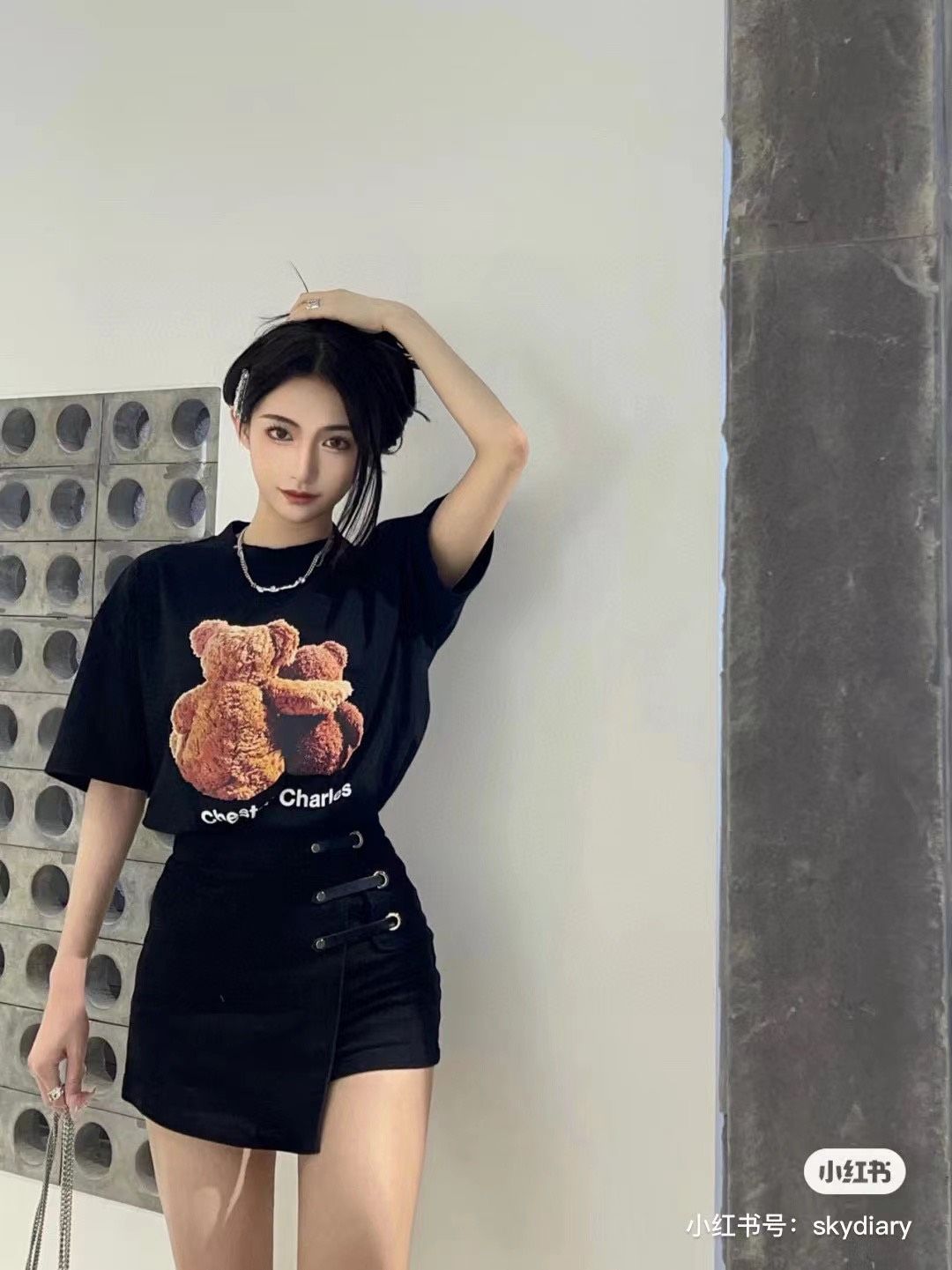 Áo phông đen gấu vàng đôi