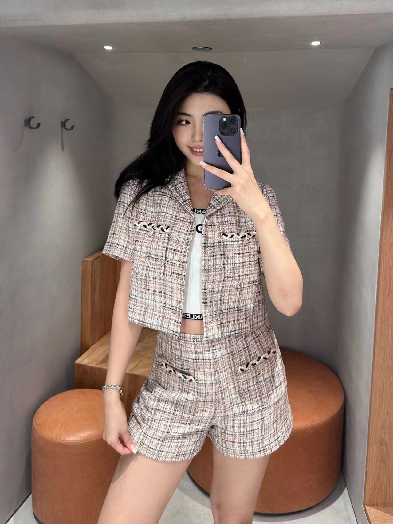 Quần short dạ tweed hồng kẻ