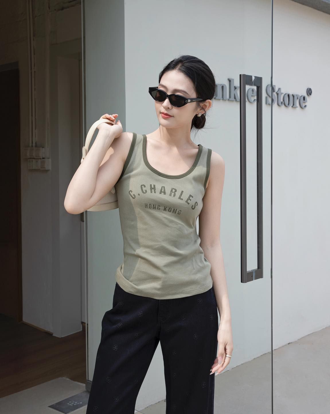 Áo tanktop xanh rêu- chữ Hongkong