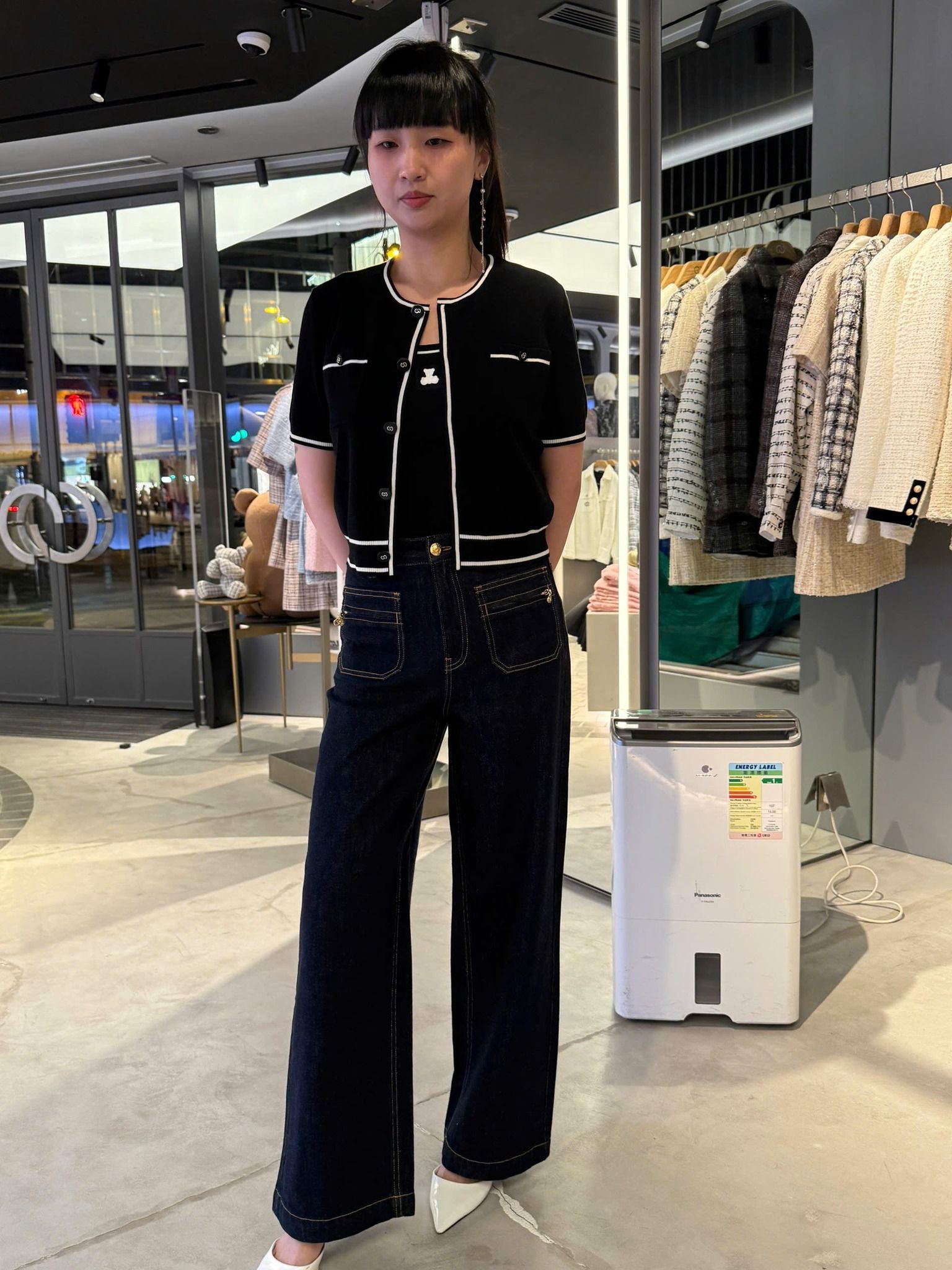 Áo CDG đen viền trắng - 2 túi trước
