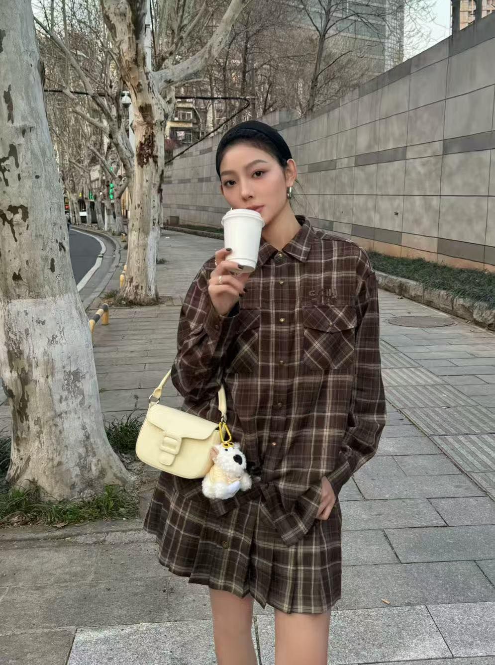 Bộ áo sơmi caro và chân váy 2 túi nắp kẻ màu nâu be set