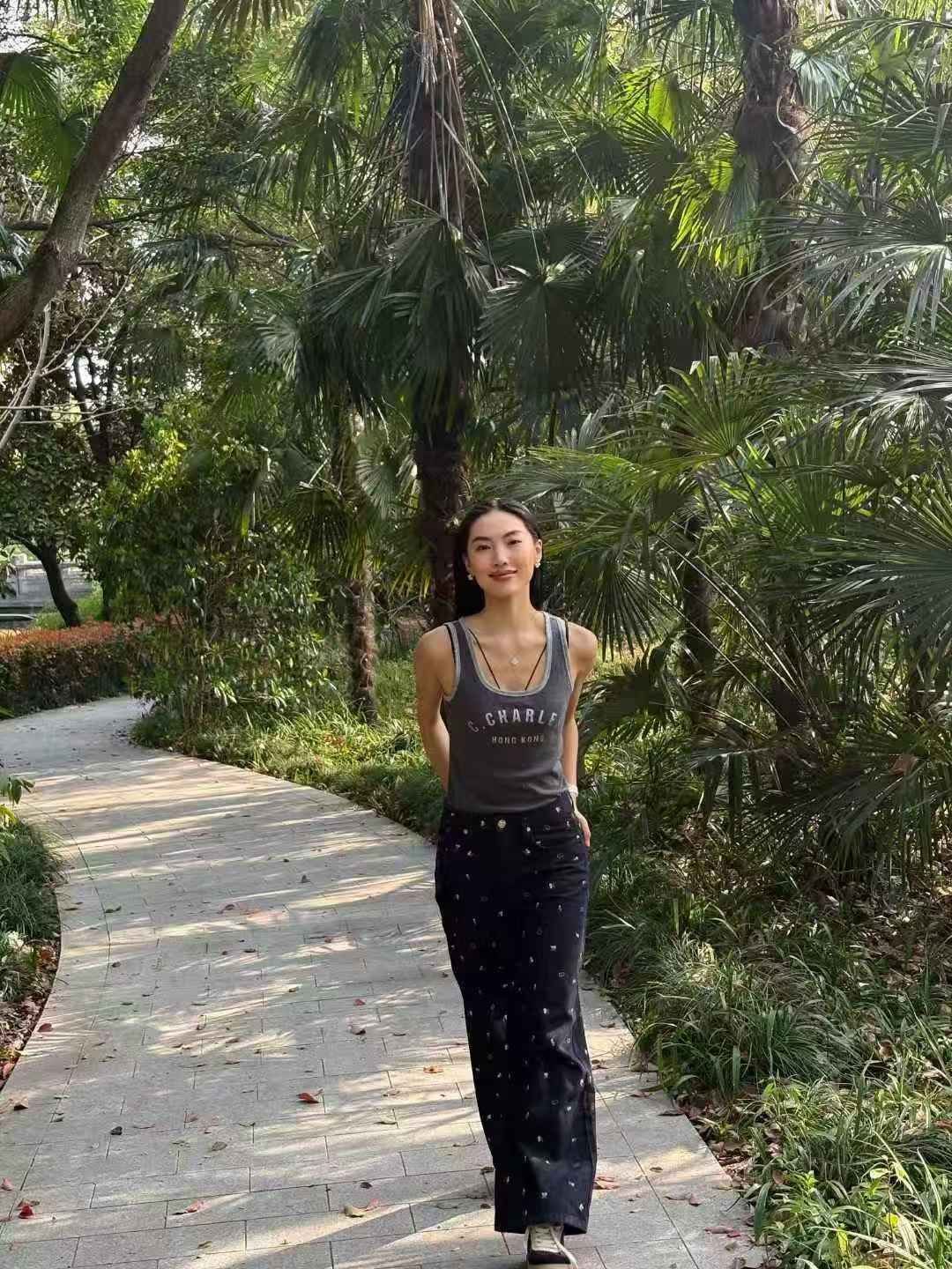 Áo tanktop màu xám tro
