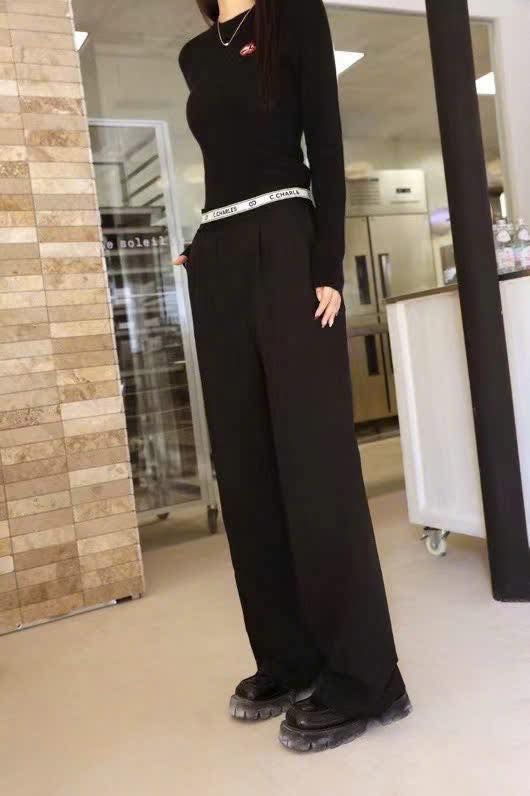 Quần vải đen, cạp chữ chun