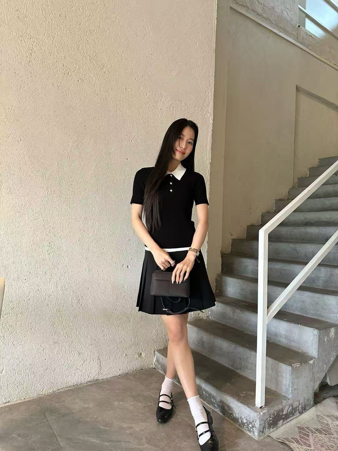 Áo Polo ngắn tay đen- Cổ trắng