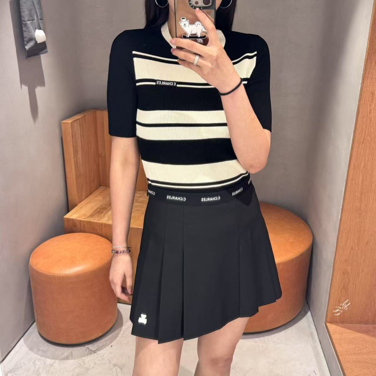 Áo ngắn tay đen kẻ trắng