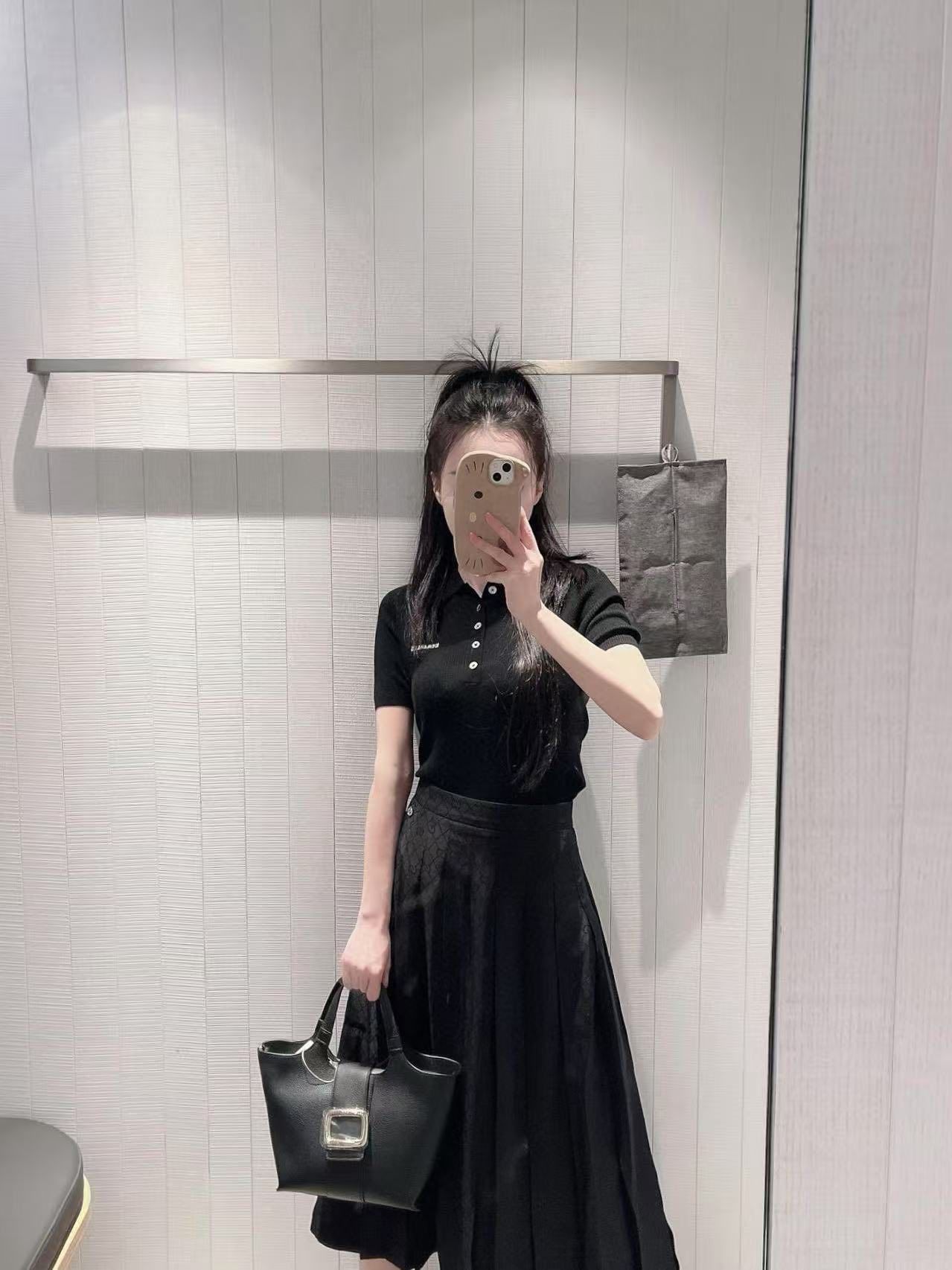 Chân váy dài Lụa full logo lì