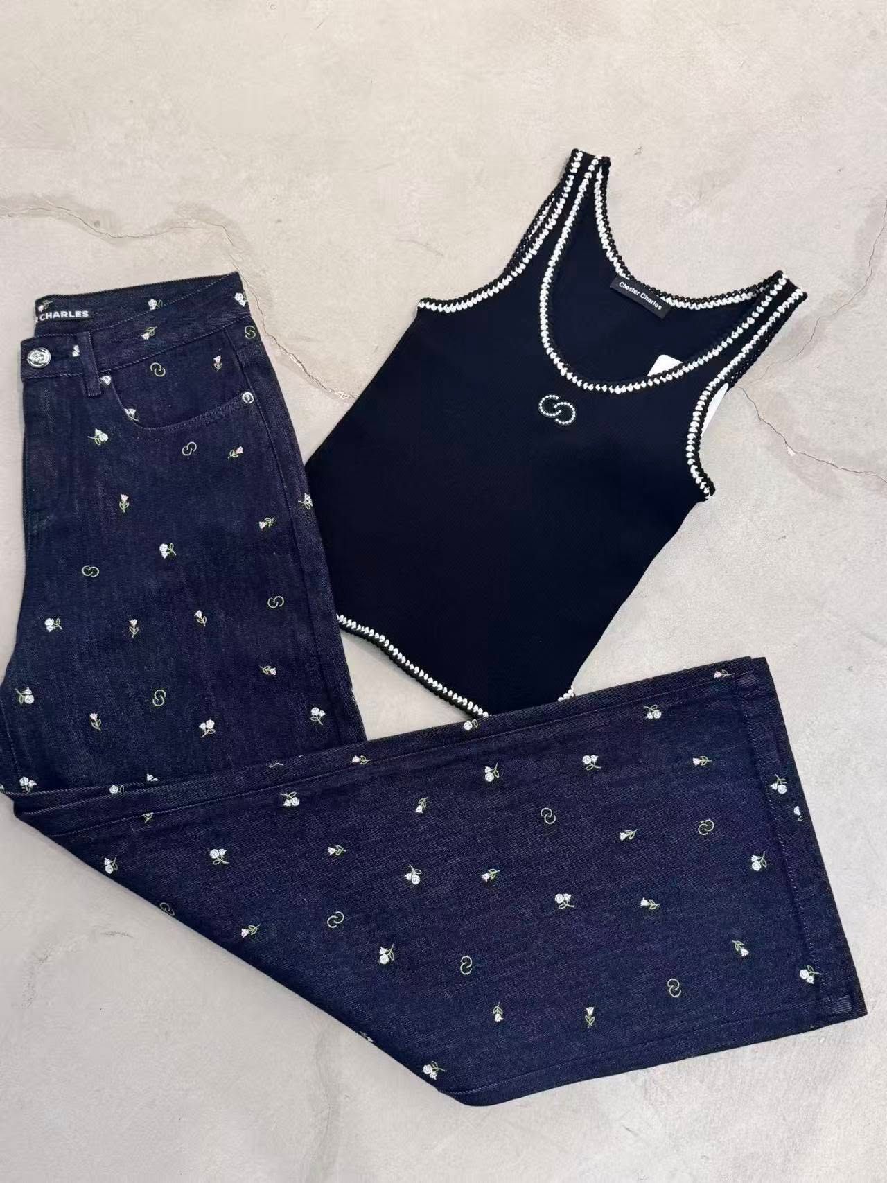 Áo tank top đen viền trắng CC
