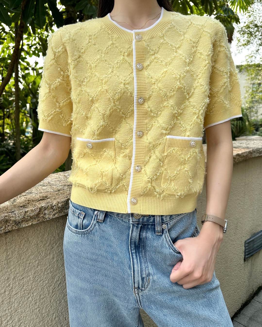 Áo ngắn tay trám lông vàng